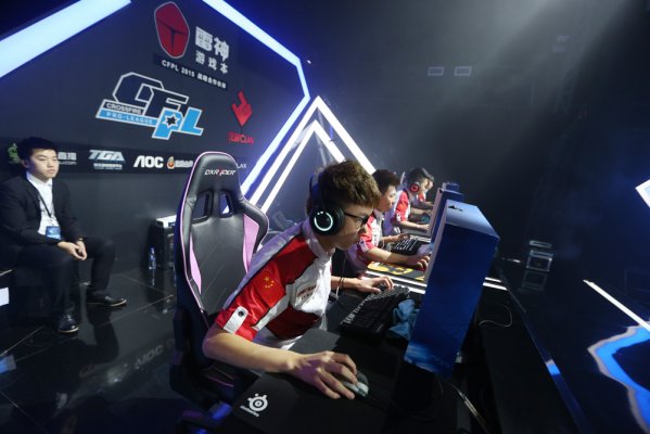 凭借坚韧不 凭借坚韧不